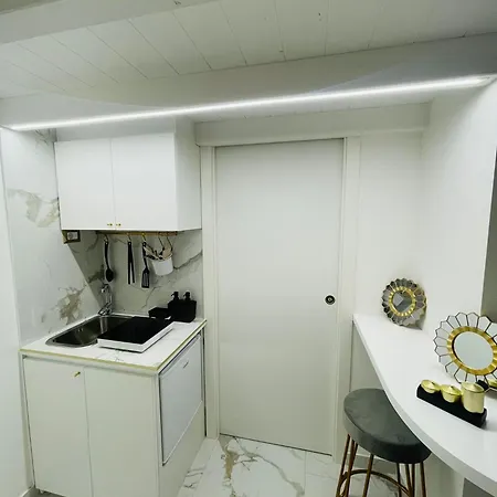 Frank Anthony Apartman